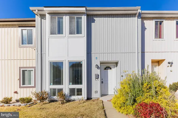 1024 QUEENS CT