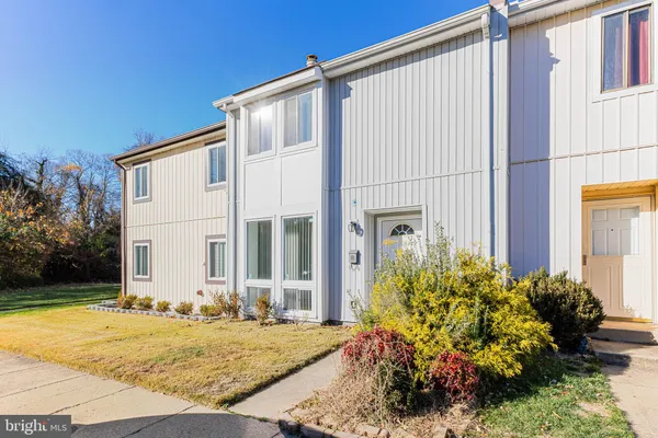 1024 QUEENS CT
