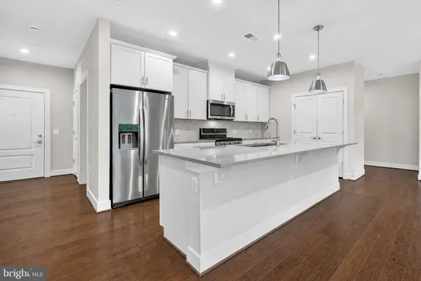2319 FIELD POINT RD 102