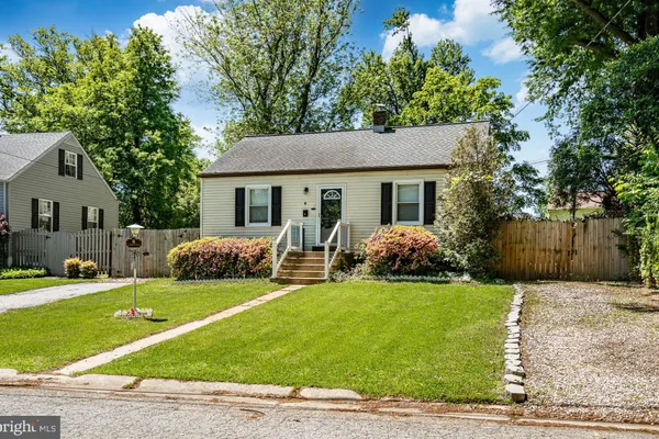 8 GARRETT RD