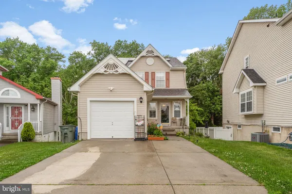 841 FORDHAM PL