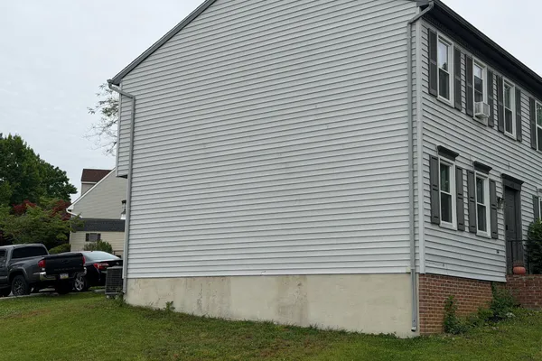 698 TOPAZ DR
