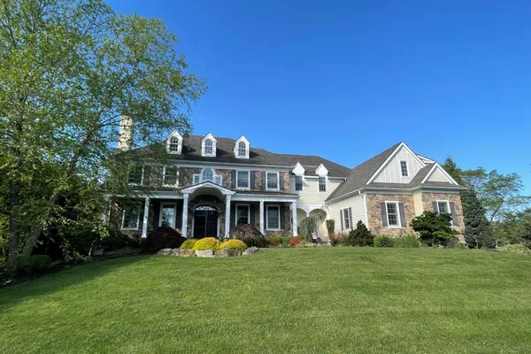 1024 BRICK HOUSE FARM LN