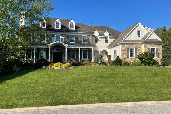 1024 BRICK HOUSE FARM LN