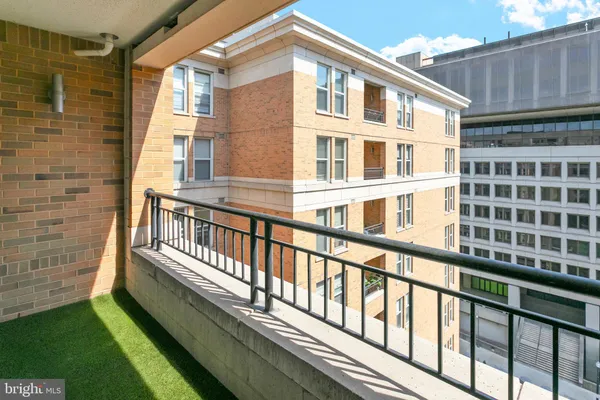 915 E ST 1105