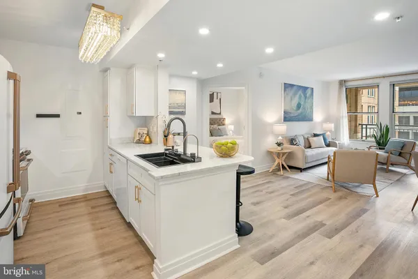 915 E ST 1105