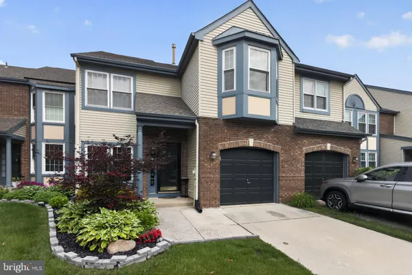 6 HILLTOP LN