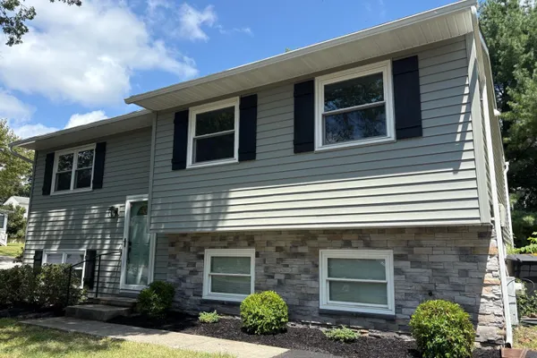 130 CLARENCE AVE