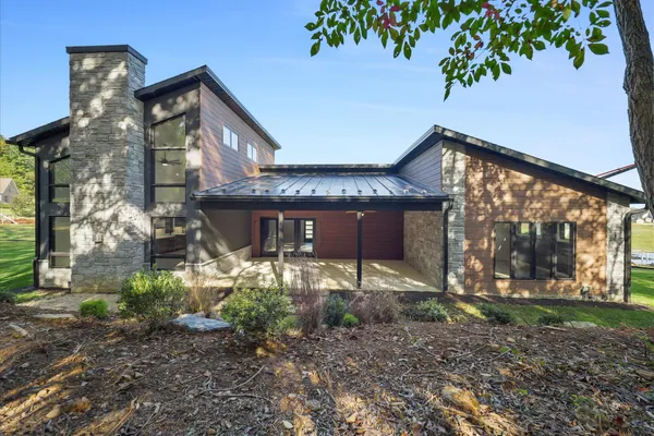 1868 CARRERA DR