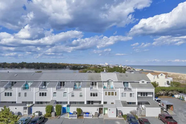 3 SEASTRAND CT 24