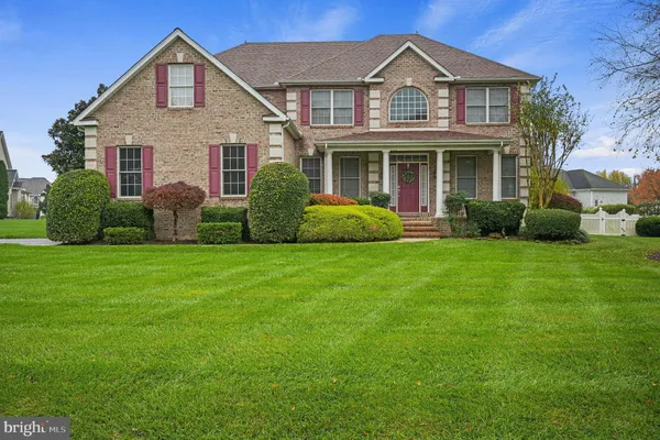 893 RAVEN CIR