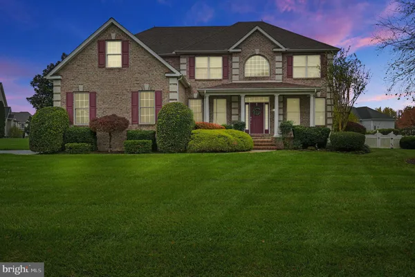 893 RAVEN CIR