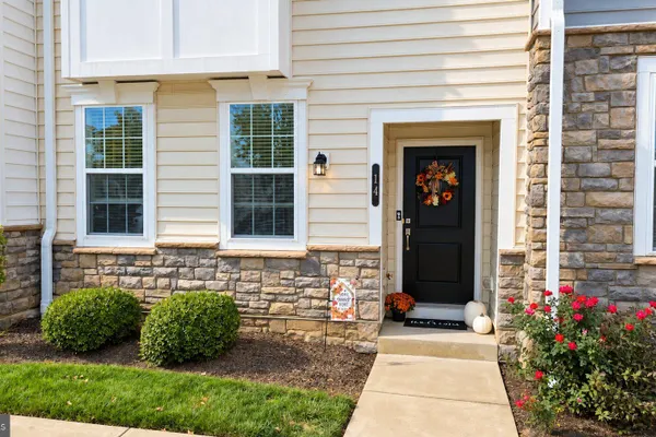14 MANCHESTER DR