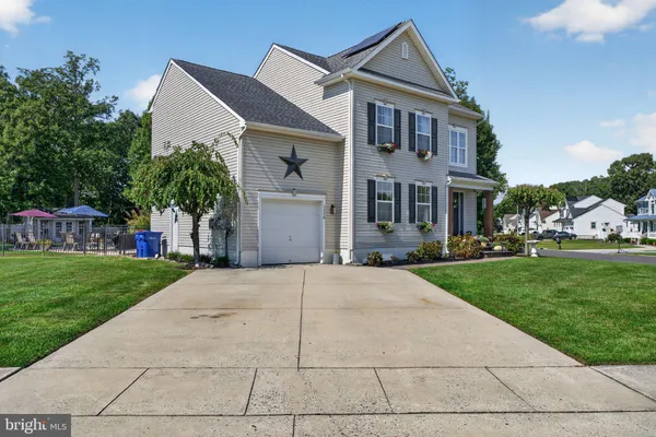 1114 SURREY AVE