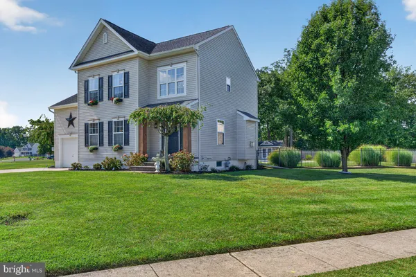 1114 SURREY AVE