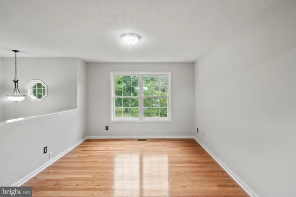 1208 DEVIN CT