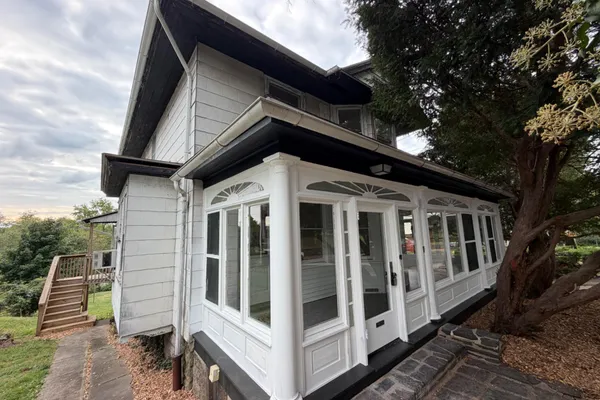 140 E WALNUT ST