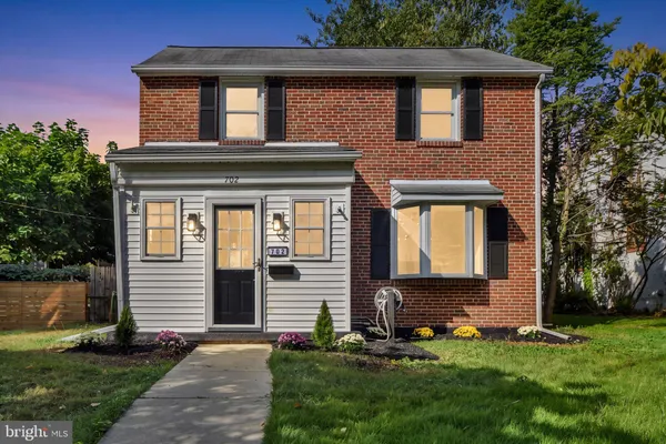 702 DEVONSHIRE RD