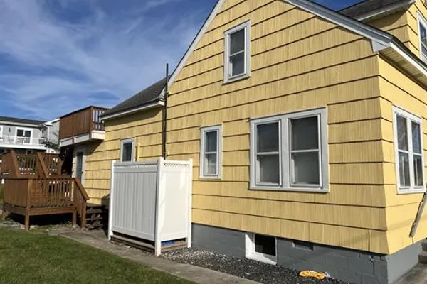 9 E WILLARD AVE