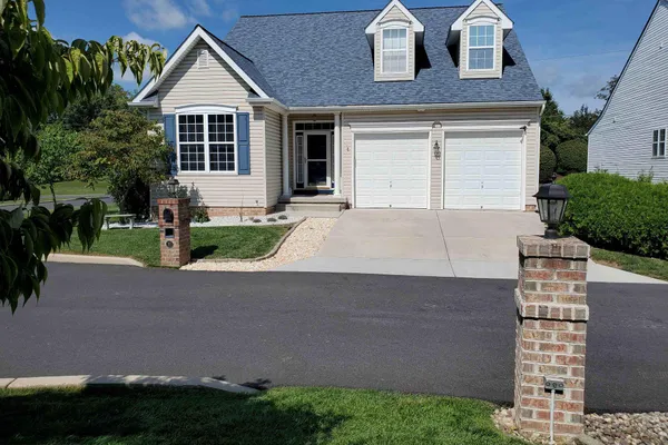 10 KINGSGATE CT