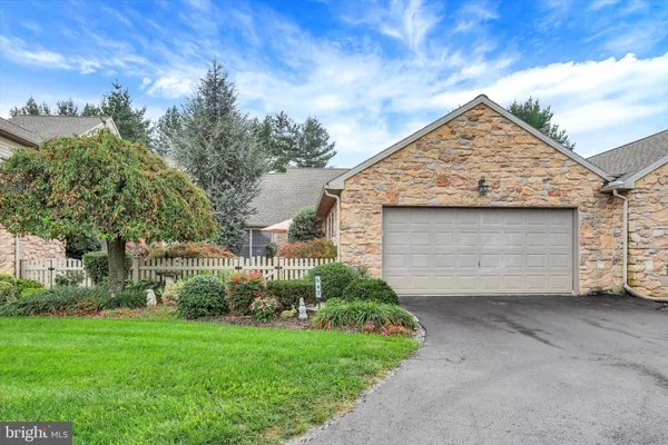 547 FARMHOUSE LN