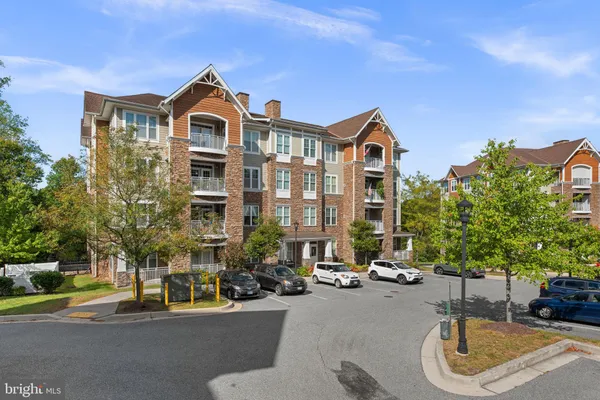 17 CLAY LODGE LN 202