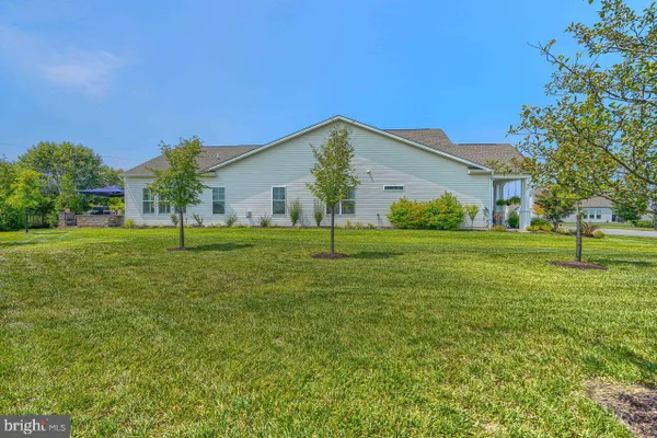 320 BAYBERRY DR