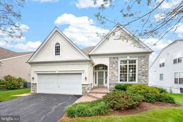 438 LARKSPUR DR