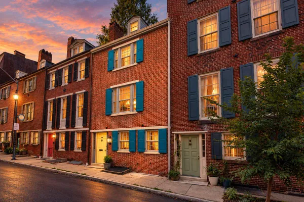 12 W HAMILTON ST