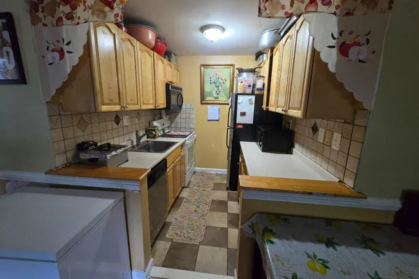 7492 PRINCESS CAROL CT 9
