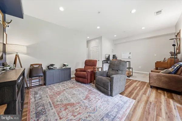 12 LEEKYLER PL