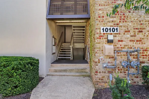 10101 WINDSTREAM DR 2