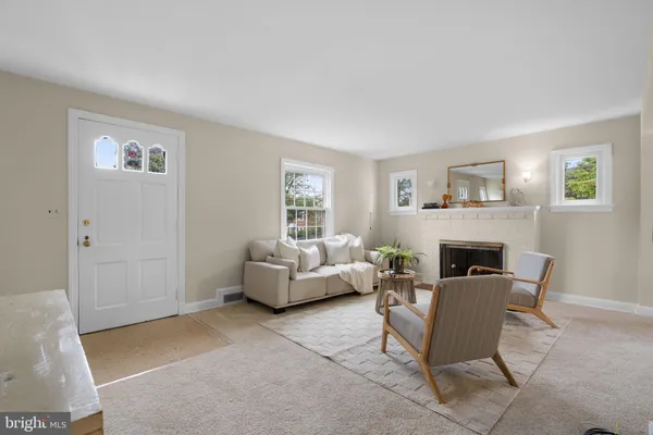 319 SAINT LAWRENCE DR