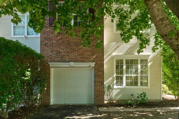 28 HERITAGE HILLS DR