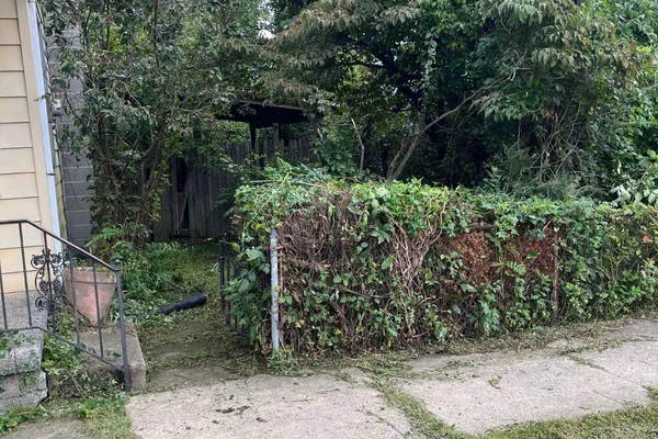211 MAPLE AVE