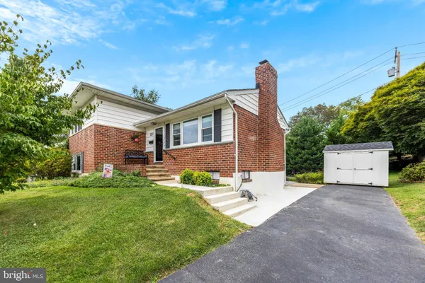 820 SCARLETT DR