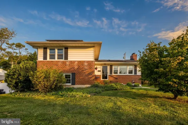 820 SCARLETT DR