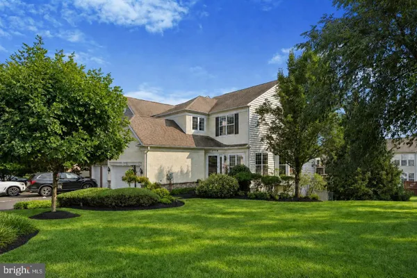 2114 REDBUD LN