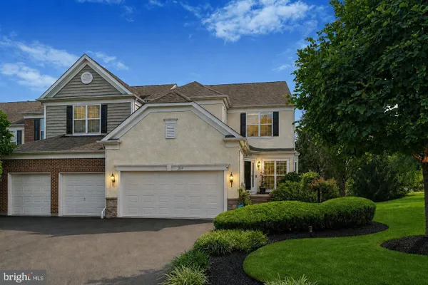 2114 REDBUD LN