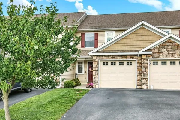 219 LAKESIDE XING