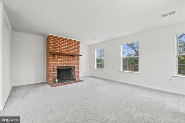 700 FARMINGTON AVE 16
