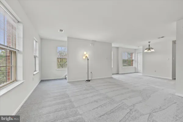 700 FARMINGTON AVE 16