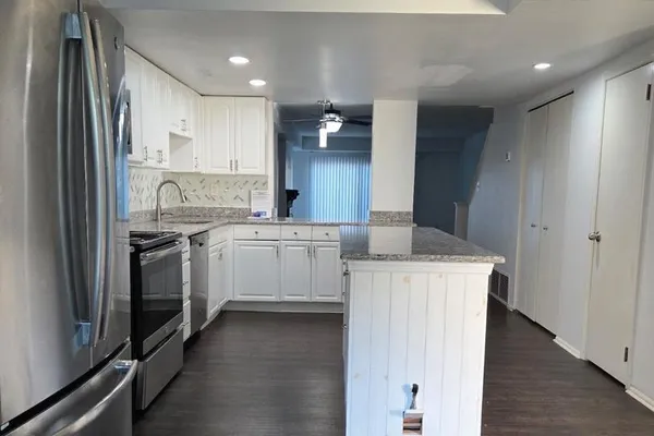 805 STONYBROOK DR 805