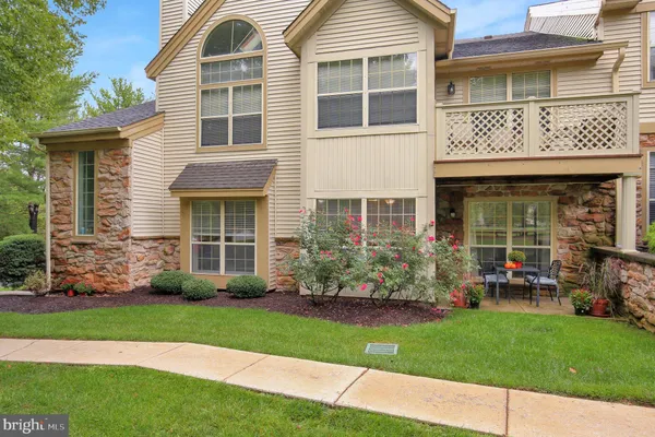 607 FOXCROFT CIR CONDO 607