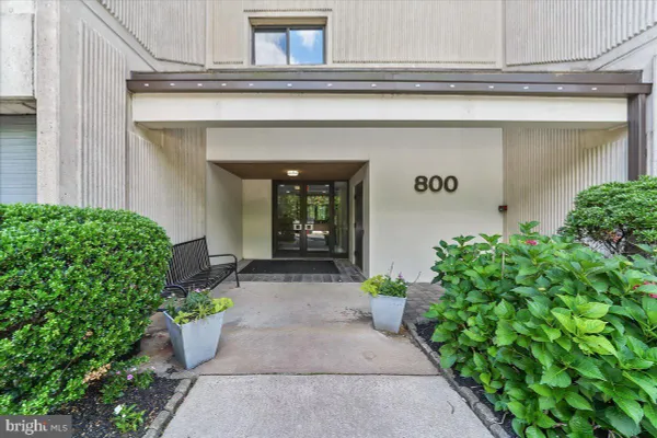 800 AVONDALE RD 7A