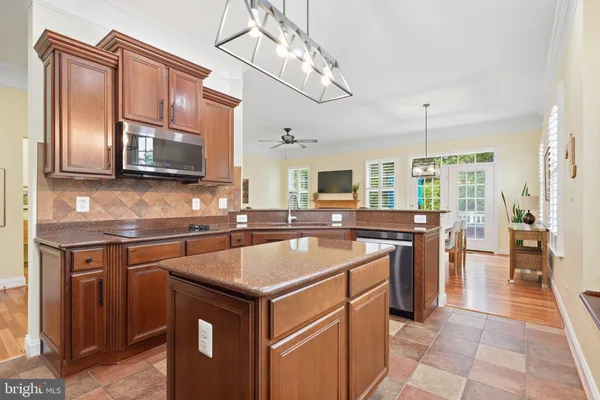 216 SALTGRASS DR
