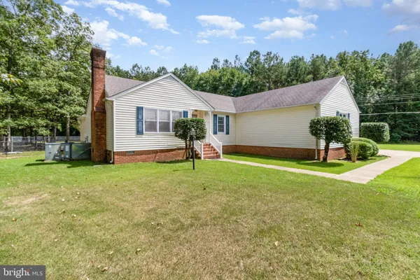 5212 FARMCREST CIR