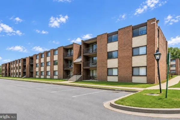 10725 W DR 303