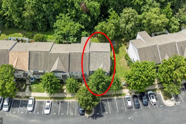 369 ENGLISH OAK LN
