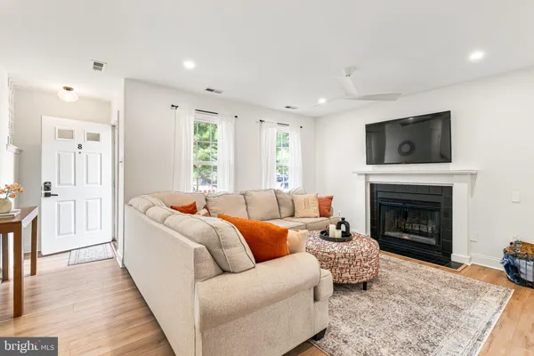 8 WOODBINE CT